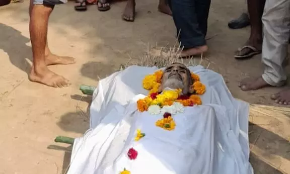 वृद्धा मां को बेटे की मौत भी नहीं रोक पाई मतदान से