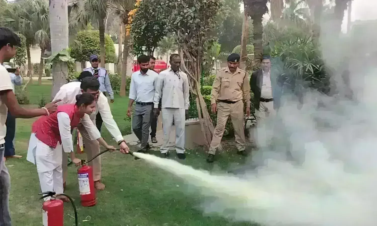 होटल ऊषा किरण पैलेस में हुई अग्निशमन की मॉक ड्रिल