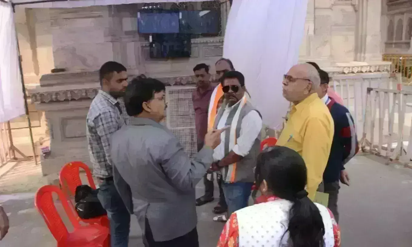 प्रेक्षकों की मौजूदगी में रिटर्निंग अधिकारियों ने की दस्तावेजों की संवीक्षा