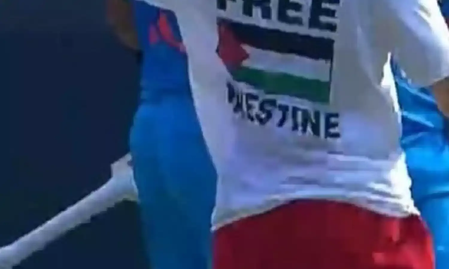 नरेन्द्र मोदी स्टेडियम के मैदान में घुसने वाले ऑस्ट्रेलियाई युवक पर एफआईआर दर्ज, स्लोगन का उल्लेख नहीं