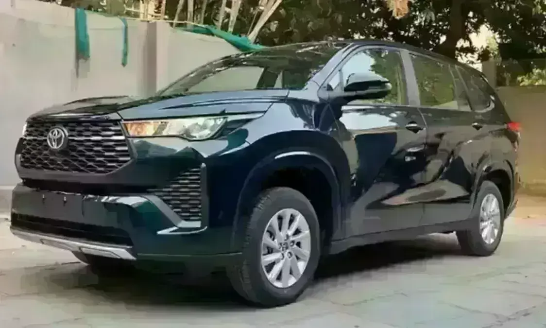 Toyota Innova Hycross