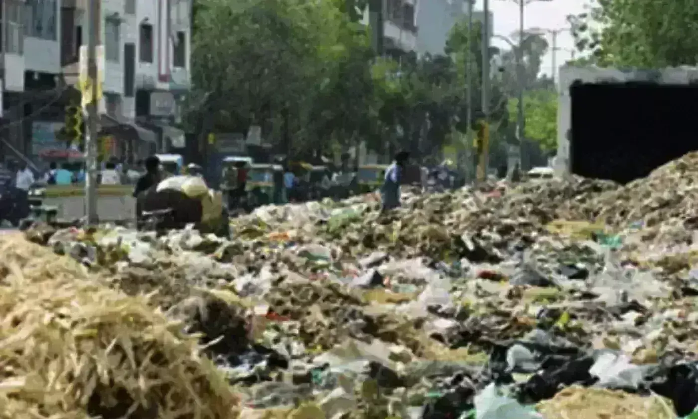 सौ टन सीएंडडी वेस्ट उठाया, एक दिन में वसूला 45 हजार जुर्माना सौ टन सीएंडडी वेस्ट उठाया, एक दिन में वसूला 45 हजार जुर्माना