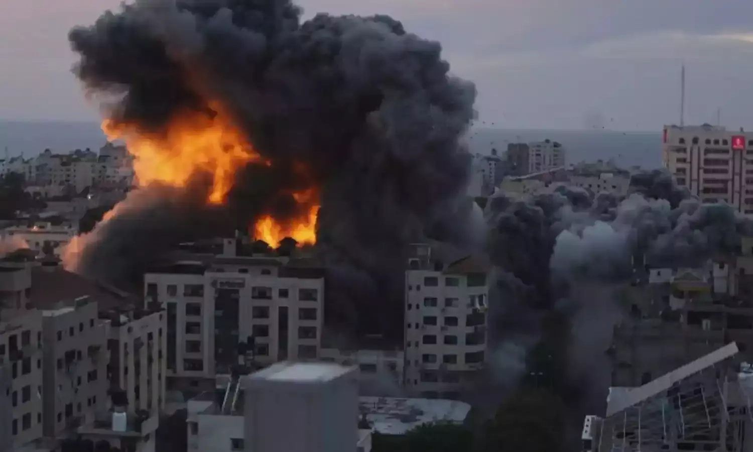 इजरायल-हमास टकराव में युद्ध का मैदान बनता अस्पताल