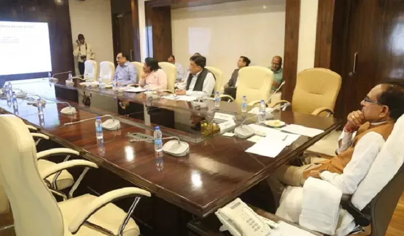 CM शिवराज 45 दिन बाद पहुंचे मंत्रालय, खाद वितरण व्यवस्था की समीक्षा की