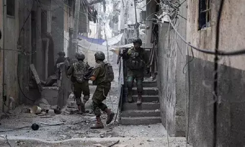 इजराइली सेना ने अल शिफा के बाद इंडोनेशियन अस्पताल को घेरा, जबालिया शिविर में भीषण लड़ाई