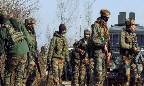 राजौरी में सुरक्षाबलों और आतंकियों के बीच मुठभेड़ शुरू