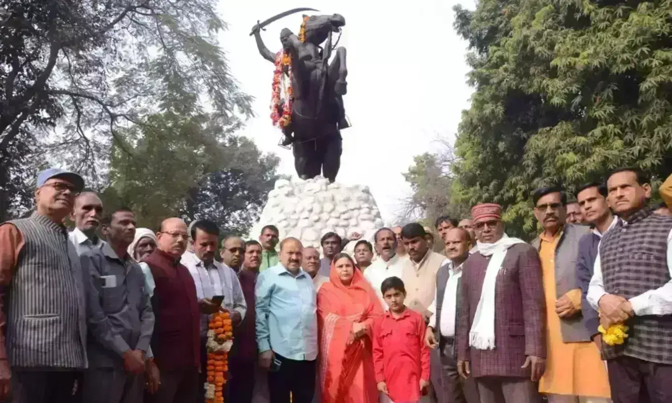 वीरांगना झलकारी बाई जयंती पर पुष्पांजलि अर्पित कर नमन किया