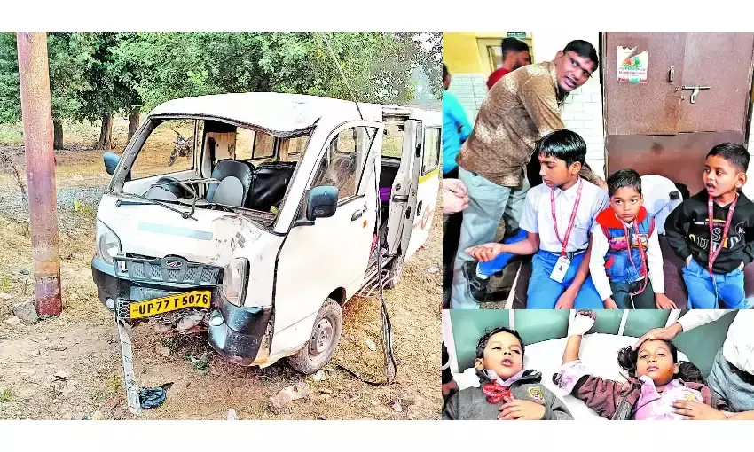 बच्चों से भरी स्कूली बस खंभे से टकरायी, दर्जनभर से अधिक घायल