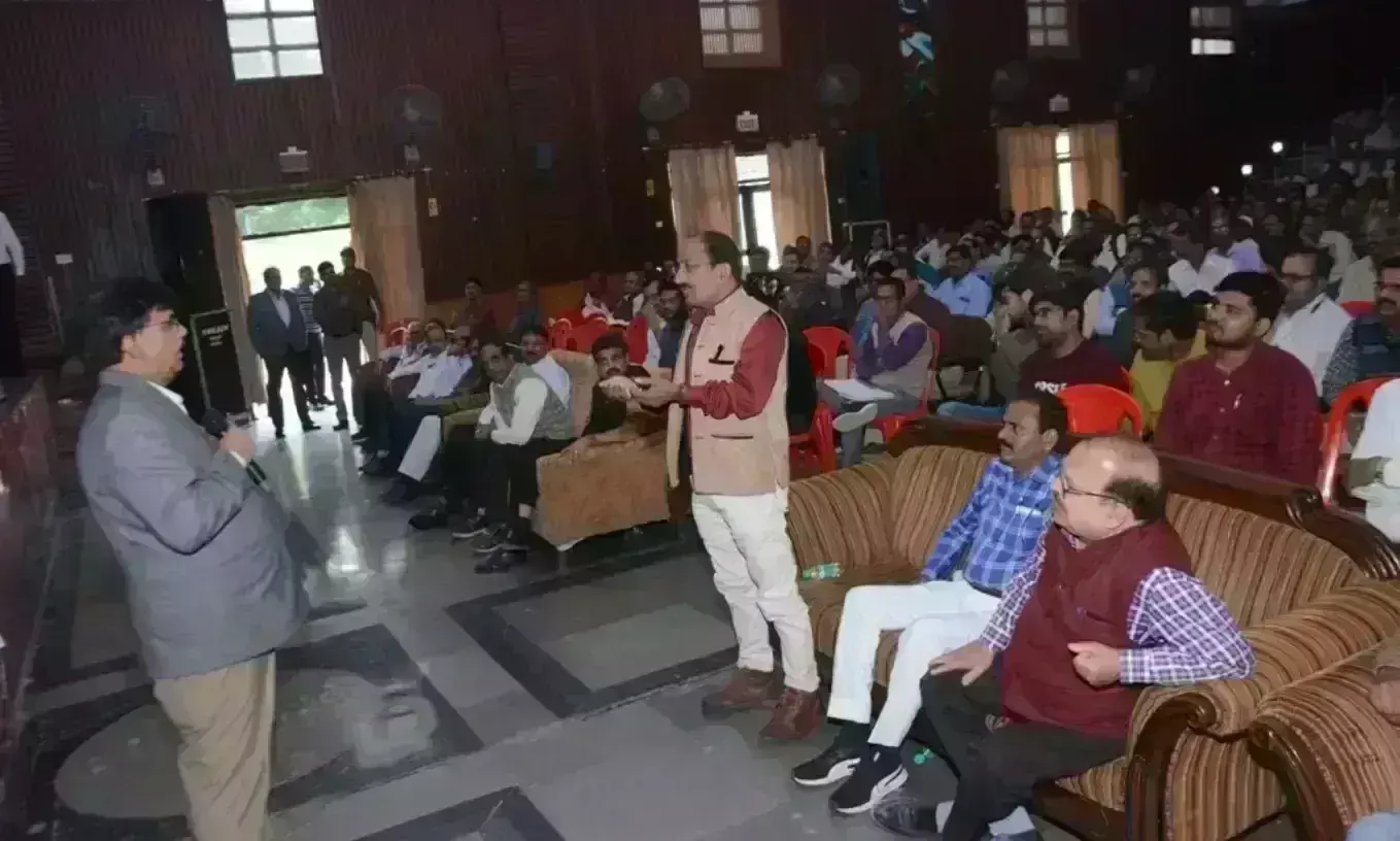 मतगणना अमले ने सीखीं ईवीएम के वोट एवं डाक मत पत्र गिनने की बारीकियां