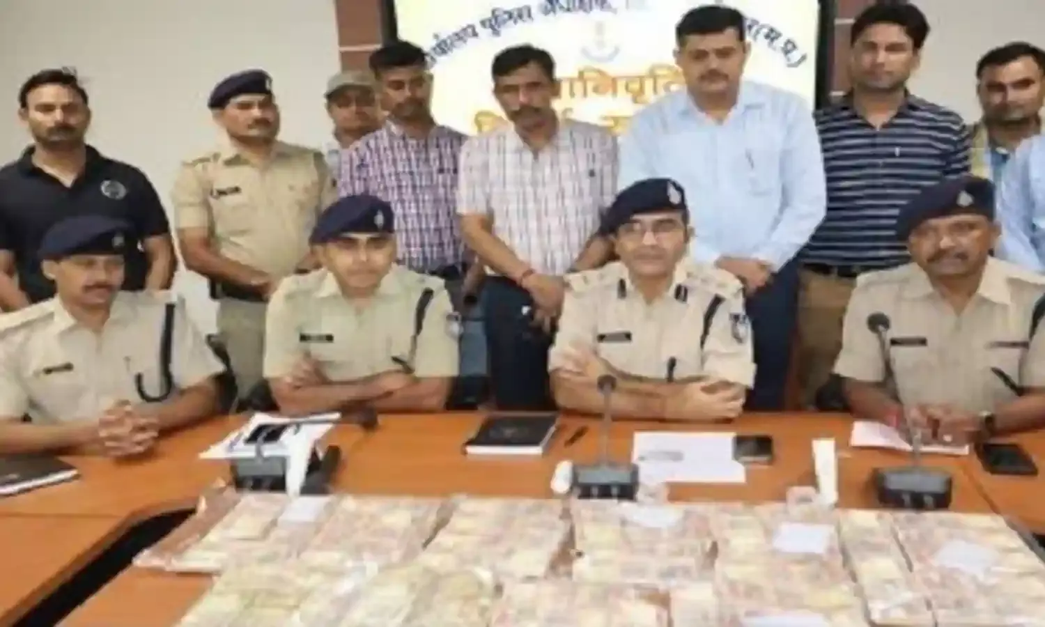 श्योपुर: दिसंबर से पहले लंबित अपराधों का हर हाल में करें निराकरण: डॉ.रायसिंह नरवरिया श्योपुर: दिसंबर से पहले लंबित अपराधों का हर हाल में करें निराकरण: डॉ.रायसिंह नरवरिया