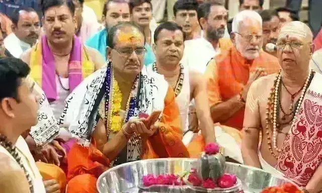 चुनाव परिणाम से पहले महाकाल की शरण में शिवराज सिंह, दर्शन-पूजन किया चुनाव परिणाम से पहले महाकाल की शरण में शिवराज सिंह, दर्शन-पूजन किया