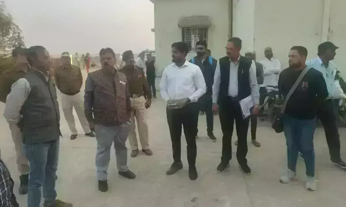 निर्धारित शुल्क से अधिक वसूलने पर अग्रवाल ट्रेडर्स पर हुई प्राथमिकी निर्धारित शुल्क से अधिक वसूलने पर अग्रवाल ट्रेडर्स पर हुई प्राथमिकी