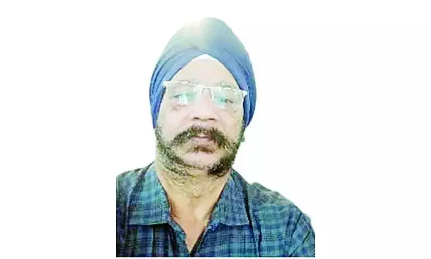 सतगुरु नानक प्रगट्या, मिट्टी धुंध जग चाननहोया..