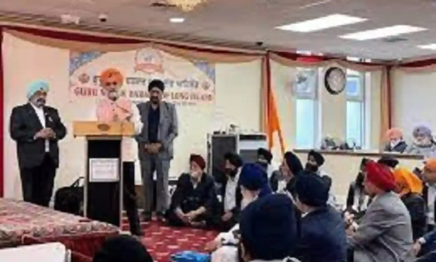 अमेरिका में प्रकाश पर्व पर गुरुद्वारे में भारतीय राजदूत संधू के साथ खालिस्तान समर्थकों ने की धक्का-मुक्की अमेरिका में प्रकाश पर्व पर गुरुद्वारे में भारतीय राजदूत संधू के साथ खालिस्तान समर्थकों ने की धक्का-मुक्की