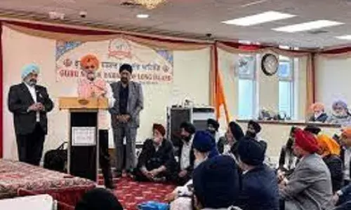 अमेरिका में प्रकाश पर्व पर गुरुद्वारे में भारतीय राजदूत संधू के साथ खालिस्तान समर्थकों ने की धक्का-मुक्की अमेरिका में प्रकाश पर्व पर गुरुद्वारे में भारतीय राजदूत संधू के साथ खालिस्तान समर्थकों ने की धक्का-मुक्की