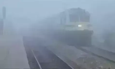 आने वाले दिनों में पड़ेगा कोहरा,80 की रफ्तार से चलेंगी ट्रेनें आने वाले दिनों में पड़ेगा कोहरा,80 की रफ्तार से चलेंगी ट्रेनें