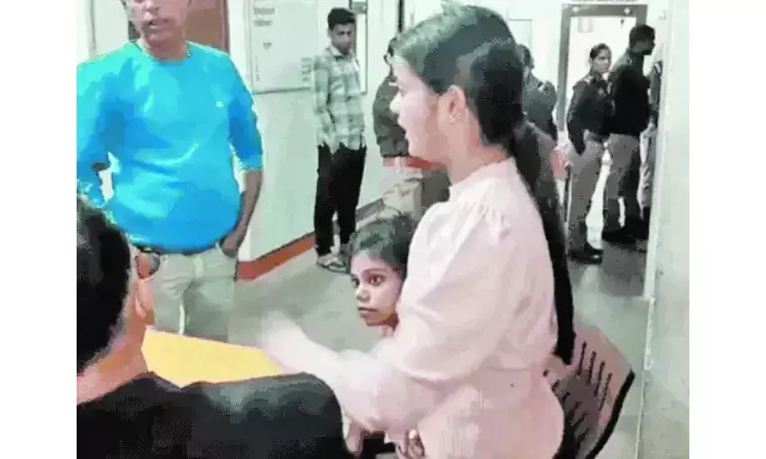 गलत काम न करने पर पत्नी को मारी गोली