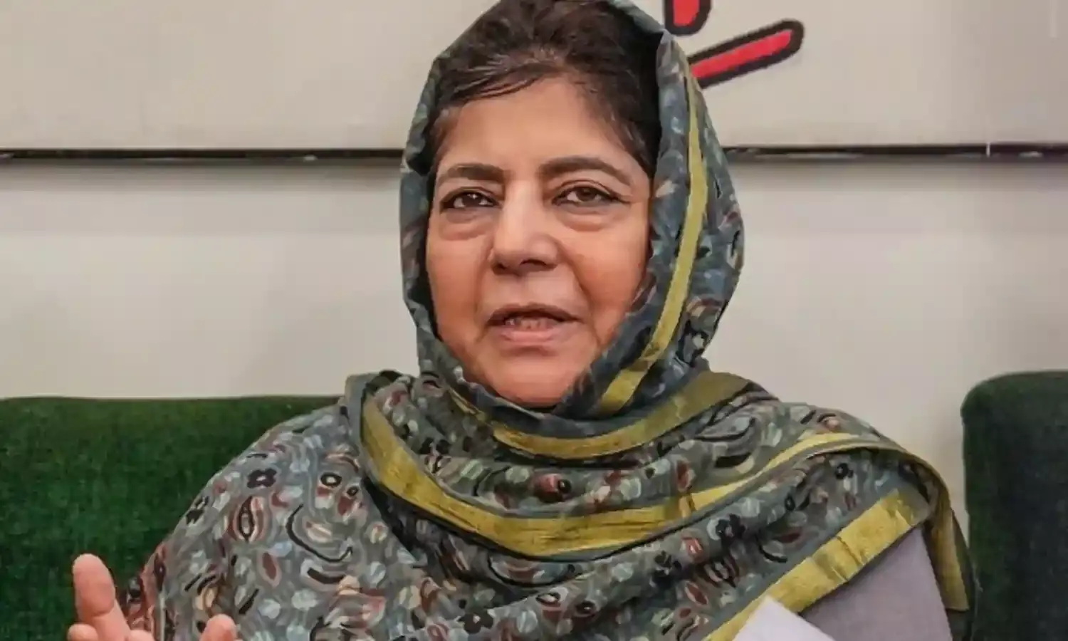 पाकिस्तान परस्तों के साथ महबूबा का प्रेम तो देखो