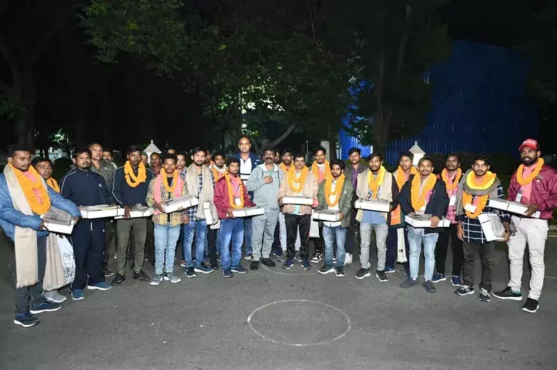 टनल हादसे से रेस्क्यू किए गए श्रमिकों को 1.11 करोड़ की योजनाओं से जोड़ेगी राज्य सरकार