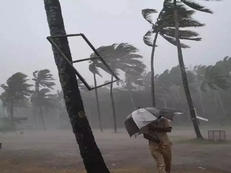 'मिचौंग' तूफान कल मछलीपट्टनम के तटों से टकराएगा, ऑरेंज अलर्ट जारी - Cyclone 'Michong' will hit the shores of Machilipatnam tomorrow, orange alert issued