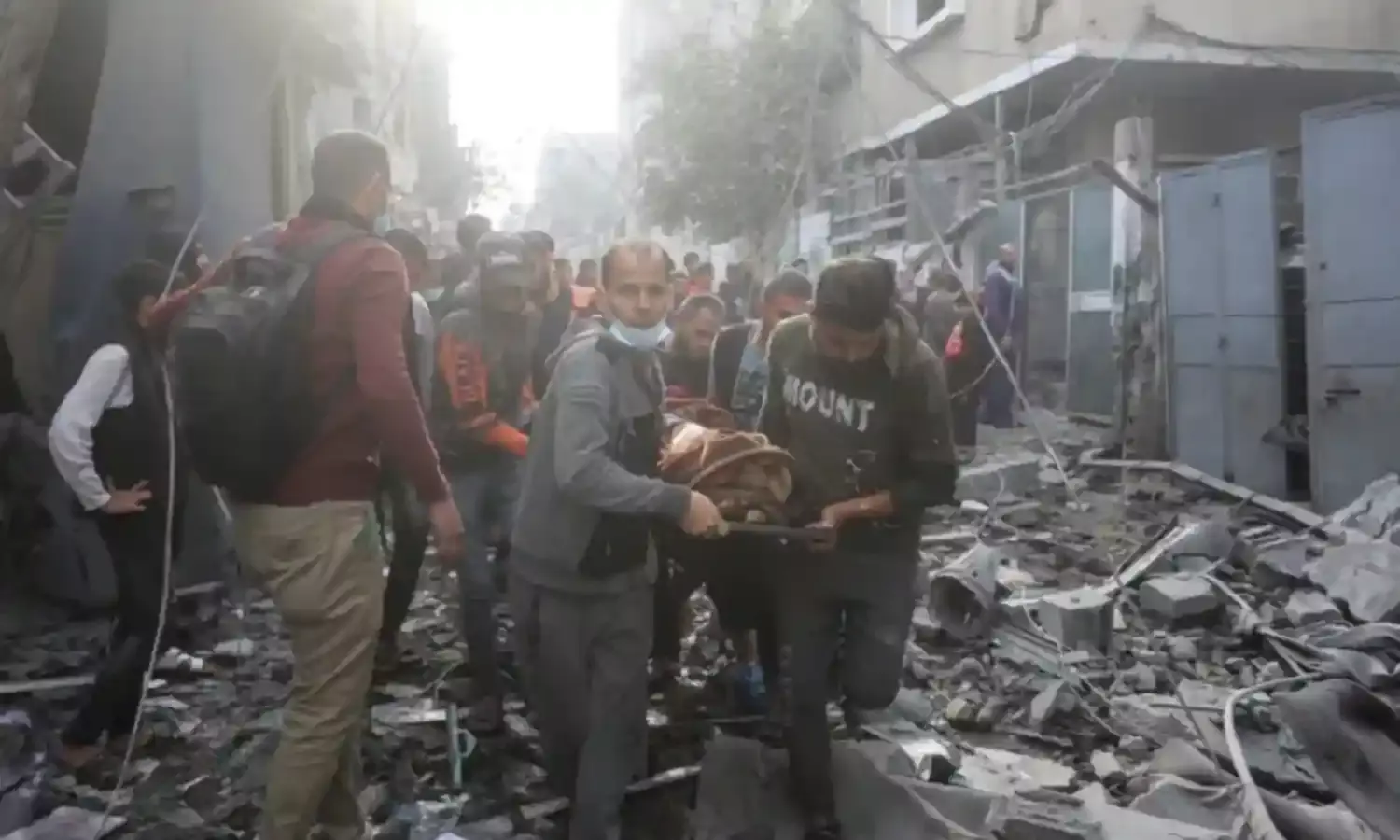 इजराइली बमबारी से गाजा में कहीं भी सुरक्षित नहीं फलस्तीनी, चारो तरफ हमला इजराइली बमबारी से गाजा में कहीं भी सुरक्षित नहीं फलस्तीनी, चारो तरफ हमला