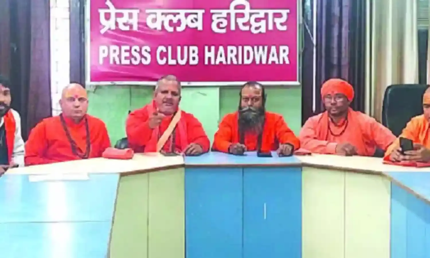 महामंडलेश्वर नरसिंहानंद के लिए संतों का समर्थन जुटाने को हरिद्वार में संत करेंगे पदयात्रा