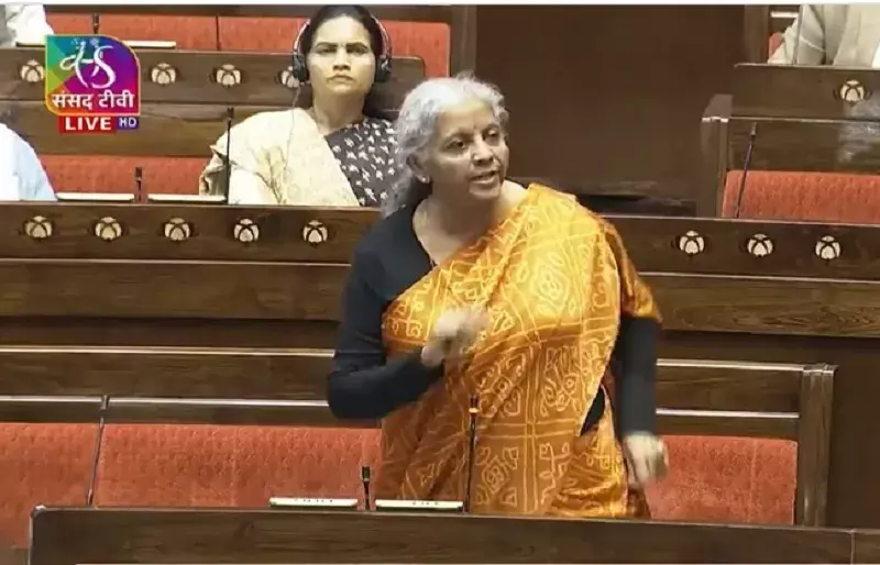 सरकार कर्ज न चुकाने वालों पर सख्त, वसूले 33,801 करोड़ रुपये: सीतारमण