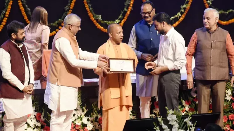 मुख्यमंत्री योगी ने 278 सहायक आचार्यों, 2142 स्टॉफ नर्स को दिए नियुक्ति पत्र मुख्यमंत्री योगी ने 278 सहायक आचार्यों, 2142 स्टॉफ नर्स को दिए नियुक्ति पत्र