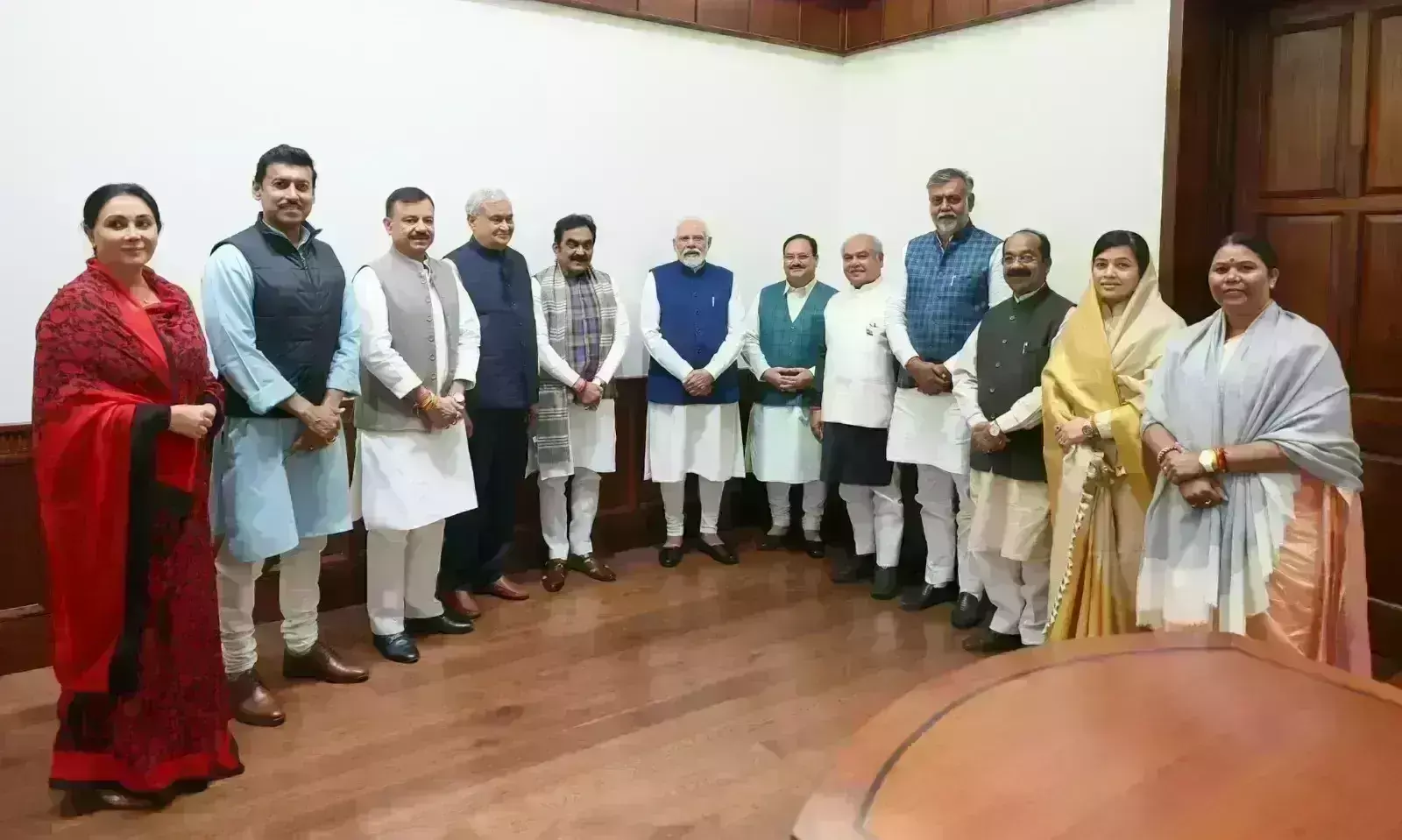 नरेंद्र सिंह तोमर और प्रहलाद पटेल ने छोड़ी सांसदी, विधानसभा चुनाव जीतने वाले 11 सांसदों ने दिया इस्तीफा