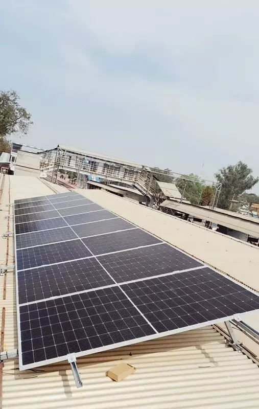 भोपाल: सौर ऊर्जा का उपयोग कर बिजली की बचत कर रहा रेलवे