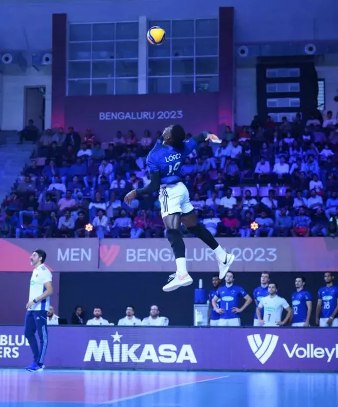 वॉलीबॉल क्लब विश्व चैम्पियनशिप: सदा क्रूज़ेरो वोलेई के खिलाफ हार के बावजूद सनटोरी सनबर्ड्स सेमीफाइनल में