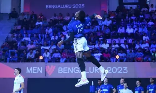 वॉलीबॉल क्लब विश्व चैम्पियनशिप: सदा क्रूज़ेरो वोलेई के खिलाफ हार के बावजूद सनटोरी सनबर्ड्स सेमीफाइनल में