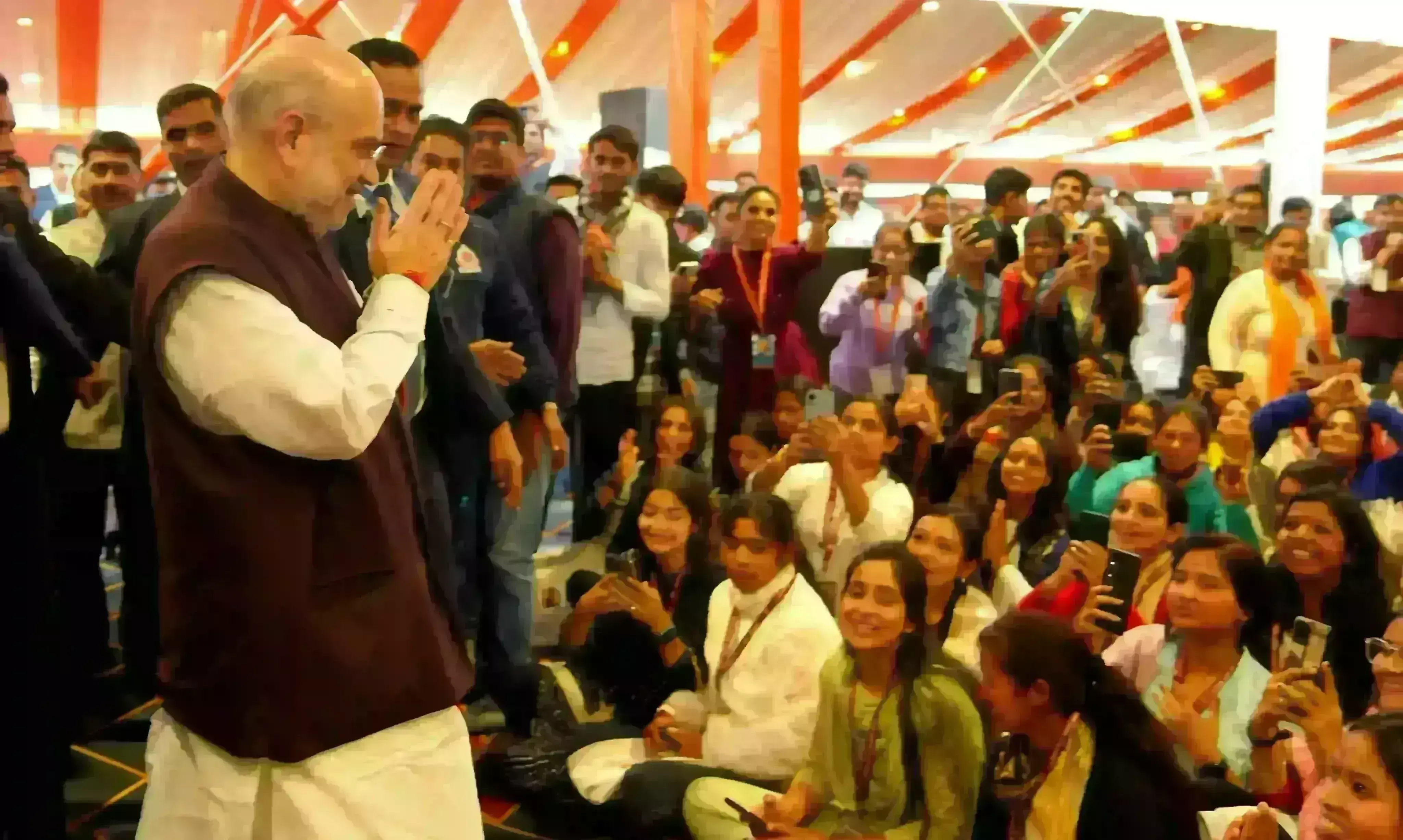 ABVP  के राष्ट्रीय सम्मेलन में शामिल हुए अमित शाह, कहा - युवा अपने कैरियर के साथ देश का भविष्य भी संवारे