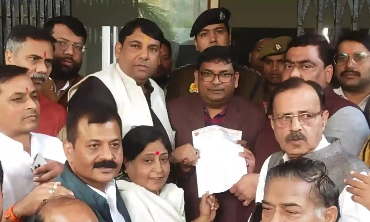 भाजपा ने उठाई धीरज साहू की संसद सदस्यता रद्द करने की मांग, किया प्रदर्शन