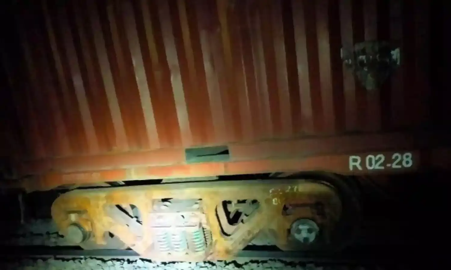 कसारा के पास मालगाड़ी पटरी से उतरी, कल्याण-नासिक के बीच रेलवे सेवा बाधित