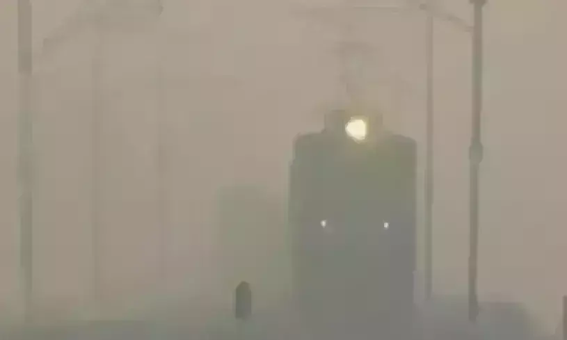 कोहरे ने बिगाड़ी ट्रेनों की चाल, जीटी आठ घंटे की देरी से आई