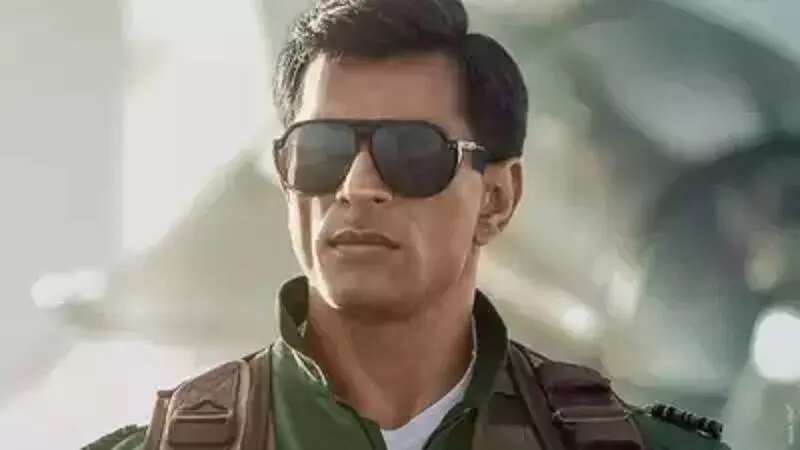 फाइटर से करण सिंह ग्रोवर का शानदार लुक से भी पर्दा उठा फाइटर से करण सिंह ग्रोवर का शानदार लुक से भी पर्दा उठा