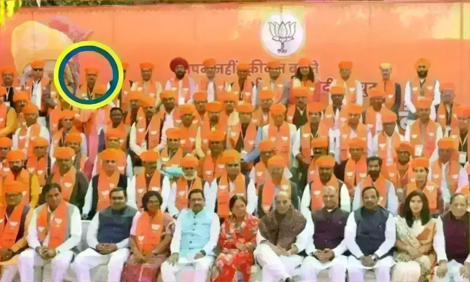 Rajasthan : विधायकों की ग्रुप फोटो में आखिरी लाइन में खड़े थे नवनियुक्त मुख्यमंत्री भजनलाल शर्मा