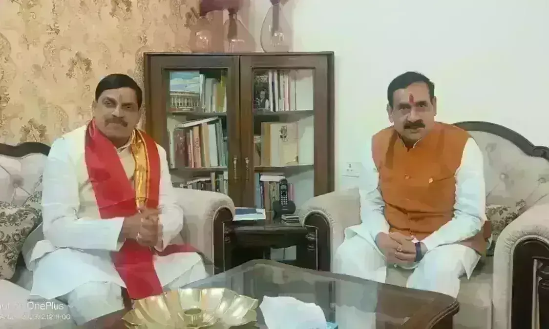 डॉ. मोहन यादव ने नरोत्तम मिश्रा के निवास पहुंचकर की मुलाकात, कहा- पार्टी को वरिष्ठ नेताओं के अनुभव की जरूरत है