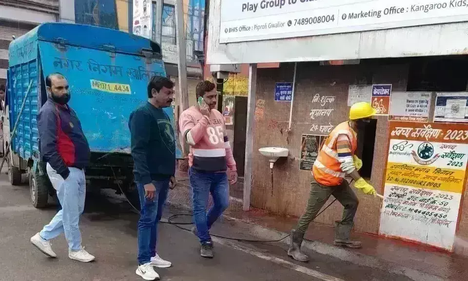 गंदगी फैलाने पर वसूूला तीन हजार का जुर्माना