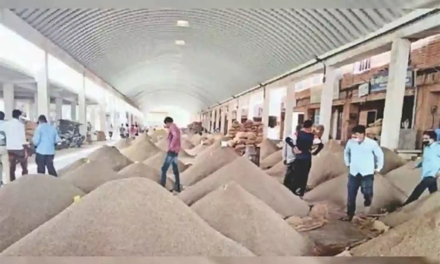 छत्तीसगढ़ के कई शहरों में अनाज कारोबारियों के ठिकानों पर आयकर के छापे