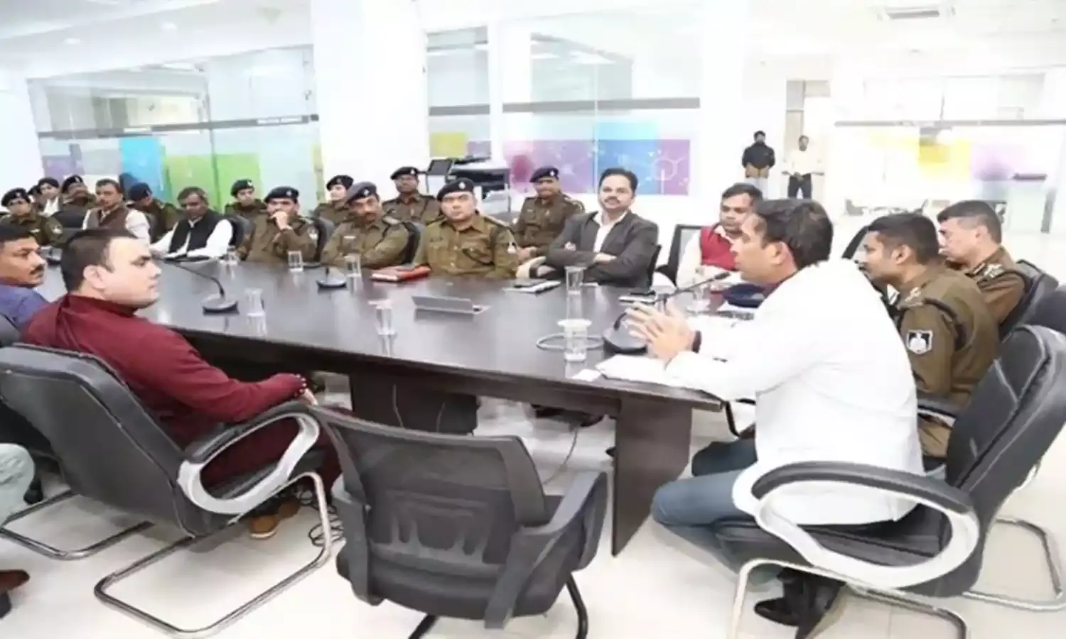 भोपालः ध्वनि विस्तारक यंत्रों के इस्तेमाल को लेकर कलेक्टर ने ली धर्मगुरुओं की बैठक भोपालः ध्वनि विस्तारक यंत्रों के इस्तेमाल को लेकर कलेक्टर ने ली धर्मगुरुओं की बैठक