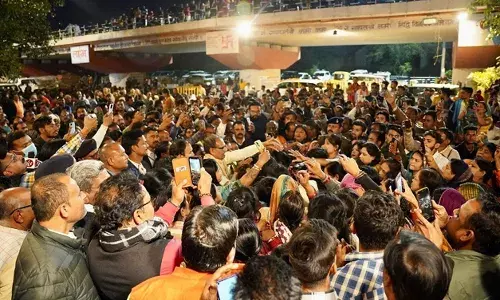 मप्रः लिपटकर रोई लाडली बहनें तो शिवराज की आंखों में आ गए आंसू