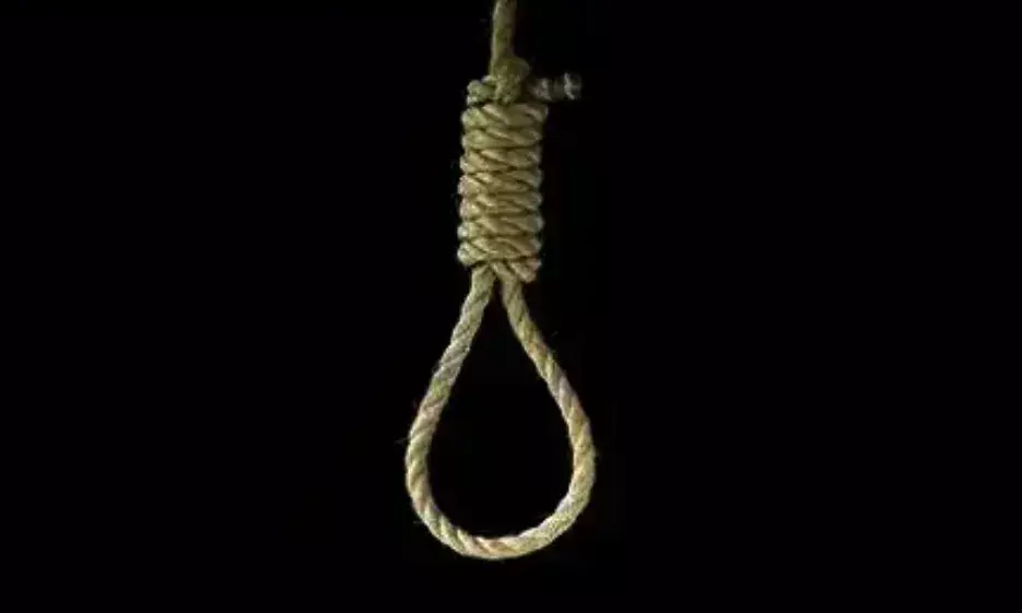 अधेड़ ने फांसी लगाकर दी जान