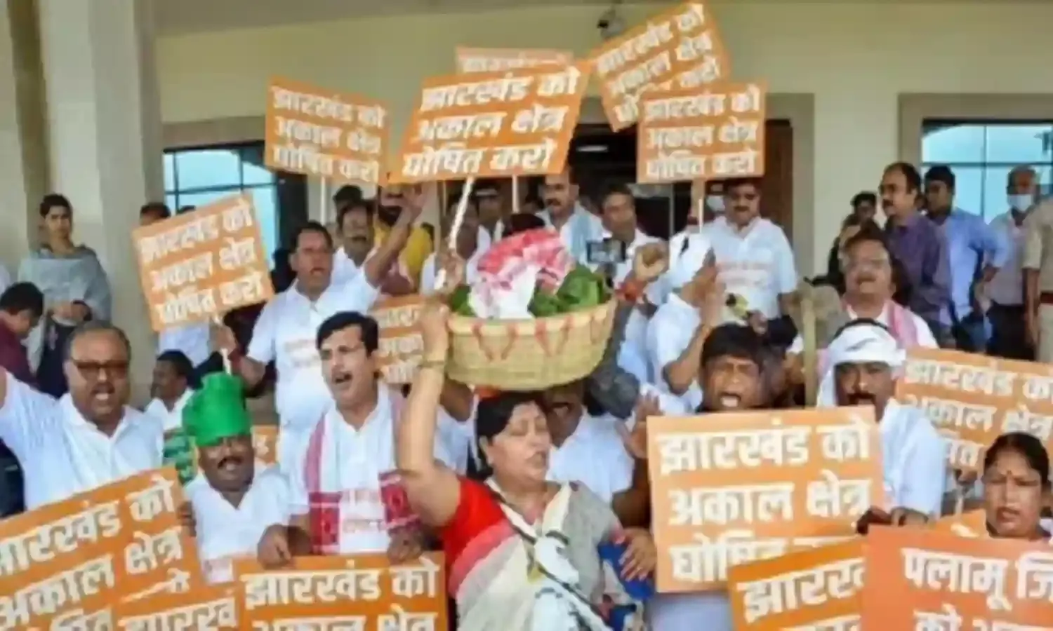 कांग्रेस सांसद धीरज साहू  के मामले में आयकर विभाग ने अब तक कुछ स्पष्ट नहीं कहा