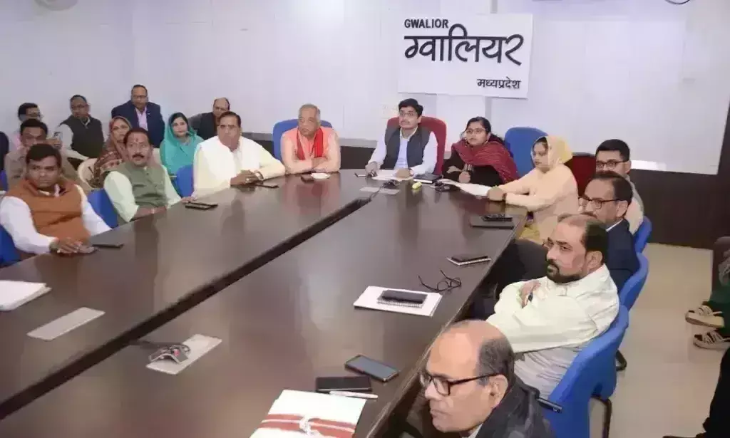 सीवर समस्या का गंभीरता से करें निराकरण सीवर समस्या का गंभीरता से करें निराकरण