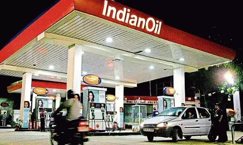 कच्चा तेल 77 डॉलर प्रति बैरल के करीब, पेट्रोल-डीजल की कीमत स्थिर