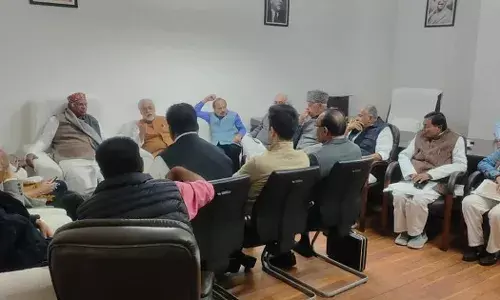 संसद में सुरक्षा में सेंध को लेकर विपक्ष का प्रदर्शन, गृह मंत्री दोनों सदन में बयान दें और सांसदों का निलंबन वापस हो