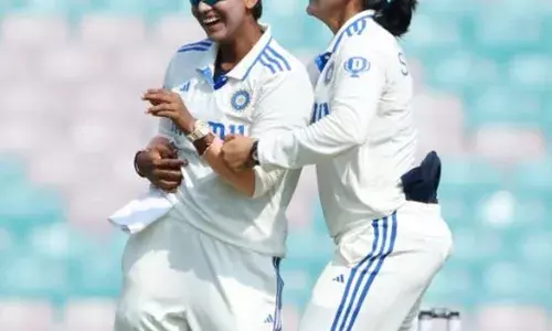 इंग्लैंड की पहली पारी 136 रन पर सिमटी, दीप्ती शर्मा ने 5 विकेट झटके, भारत को 292 रन की बढ़त