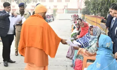 परेशान बिलकुल नहीं हों, हर समस्या का समाधान होगा- योगी परेशान बिलकुल नहीं हों, हर समस्या का समाधान होगा- योगी